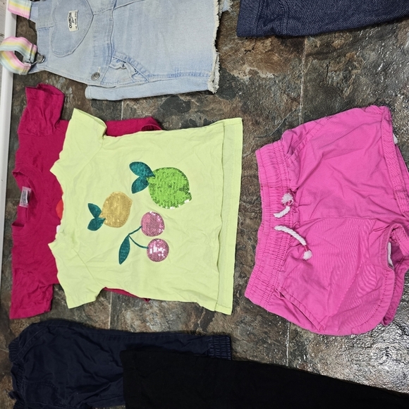 Toddler girls size 2T clothing bundle of 7, shorts, overalls, leggings, tshirts - Picture 5 of 8